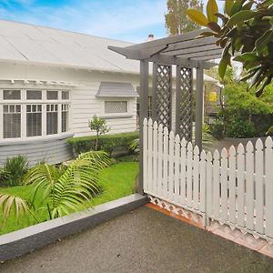 Island Villa- Stay Waiheke Oneroa Exterior photo