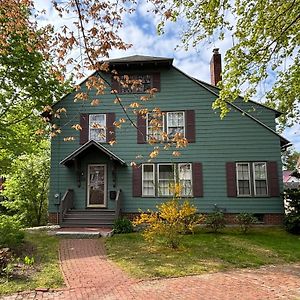 Entire House Deering Highlands Villa Portland Exterior photo