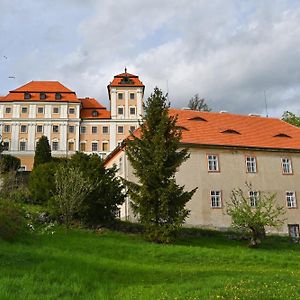 Zamecka Lesovna Apartment Valec Exterior photo