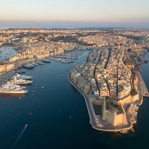 A Charming Townhouse In Senglea Overlooking Valletta'S Grand Harbour Villa Exterior photo