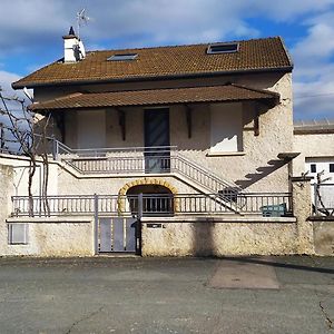 Appartement Avec Piscine Riorges Exterior photo