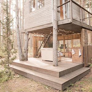 A Cozy Treehouse For Two Villa Orissaare Exterior photo