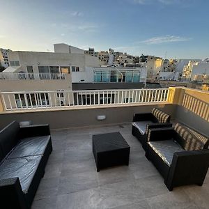 Moonlight Penthouse In Gzira Apartment Exterior photo