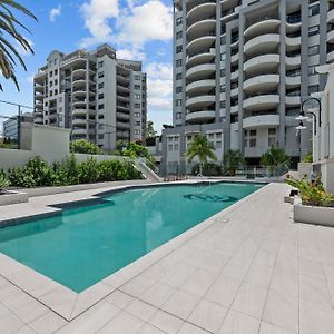 The Oasis Apartments Brisbane Exterior photo