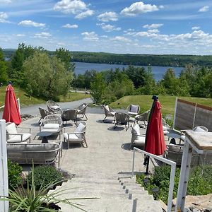 Location Au Sommet Du Lac Magog Hotel Exterior photo