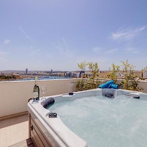 Stylish Penthouse Rooftop Hot Tub Harbour Views Apartment Sliema Exterior photo