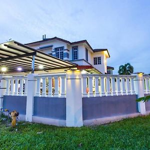 Djoysty Villa Johor Bahru Exterior photo