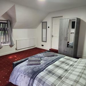 Rainsough Cottage Guest House - King Size Bed & Ensuite Sleeps Upto 4 Free Parking & Wifi Manchester Exterior photo