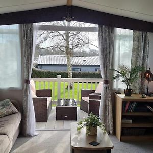 Stylish Modern Contemporary Caravan On Award Winning Shorefield Country Park Edge New Forest Entertainment And Leisure Passes Included Milford on Sea Exterior photo