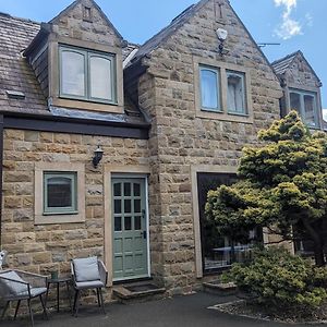 Secluded Spacious 3 Bed Detached Home With Amazing Bars Coffee Restaurants And Park Walks On The Doorstep Meanwood Exterior photo