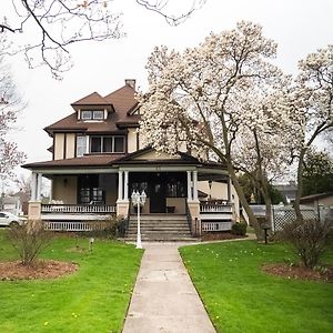 The Rose Manor Bed & Breakfast Welland Exterior photo