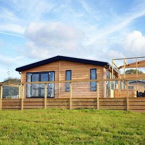 Cherry Bird Country Park Hotel Newbury  Exterior photo