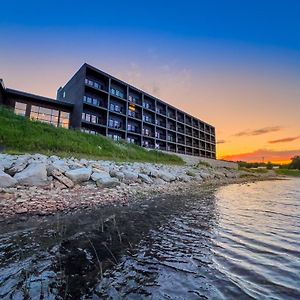 Terrace Bay Hotel - Lakefront Escanaba Exterior photo