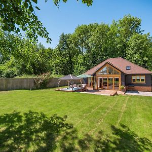 Chestnut Lodge Langley  Exterior photo