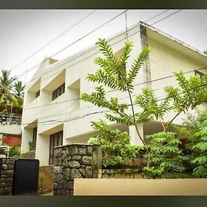 Intimate Homestay -4 Bhk Thiruvananthapuram Exterior photo