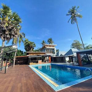 The Royal Beach Resort Krabi Ban Bang Phung Exterior photo