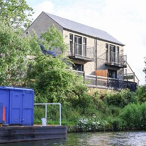 Waters Edge Lock View Villa Skipton Exterior photo