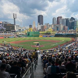 Sweeping Stadium Views 24-7 Valet Gym Lounge Roku Pittsburgh Exterior photo