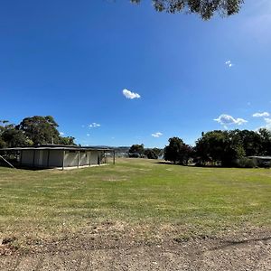 Mansfield Lakeside Caravan Park Hotel Exterior photo