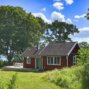 Nice Home In Valdemarsvik With Kitchen Edsbruk Exterior photo