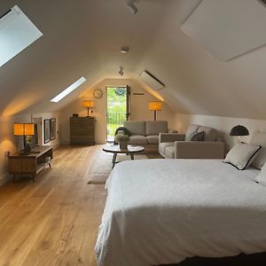 Cozy Studio Attic Retreat In Bettws Newydd Apartment Trostrey Exterior photo