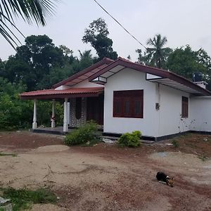 Airport Close Villa Katunayake Exterior photo