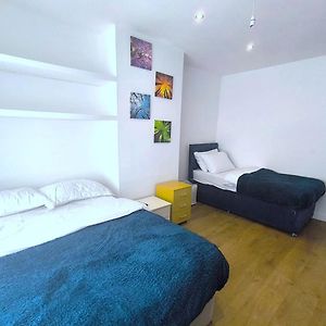 Spacious Triple Bedroom 10 Min From Station Dagenham Exterior photo