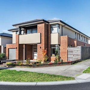 Entire Luxury House In Wantirna South Villa Exterior photo