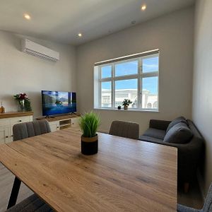 Brand New Sleek 2-Br Urban Retreat At Petone Apartment Lower Hutt Exterior photo