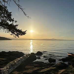 Thetis Island Get Away Cottage Galiano Island Exterior photo