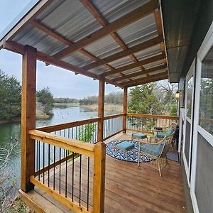 The Wren'S Nest Lake Cottage Guthrie Exterior photo