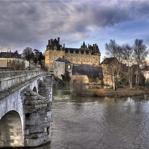 Chateau De Durtal Bed & Breakfast Exterior photo