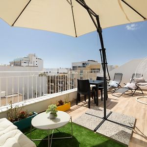 Sunlit Stylish Penthouse With Hot Tub - Close To Sliema Promenade, St Julian'S & St Georges Bay Apartment Gzira Exterior photo