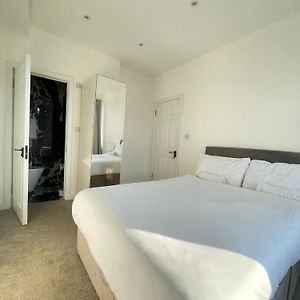 Double Bedroom With Marble Private Bathroom Edgware Exterior photo