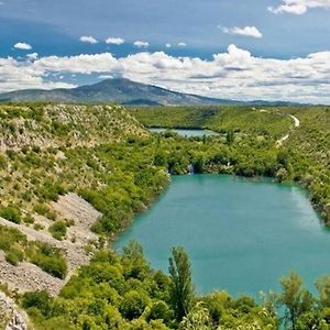 Bedroom For 1, In 100 Y Old Dalmatian House, Under Mountain, 14 Km To Np Krka, 35 Mins Drive To Beach Razvode Exterior photo