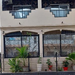 Belle Maison Familiale Spacieuse A Dakar Senegal Bed & Breakfast Exterior photo