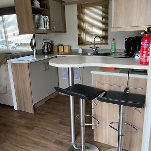 3 Bedroom 2 Bathroom Prestige Caravan Presthaven Sands Talacre Exterior photo