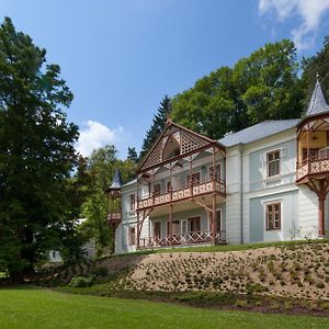 Alpska Ruze Hotel Luhacovice Exterior photo