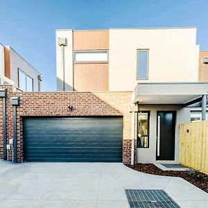 4 Bedrooms Lovely House In Clayton Central Exterior photo