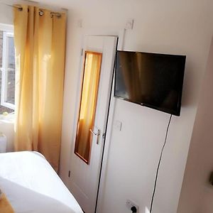 Ensuite Luxurious Double Room Basildon Exterior photo