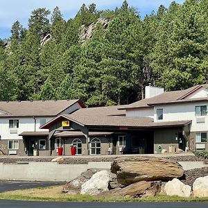 Super 8 By Wyndham Custer/Crazy Horse Area Hotel Exterior photo