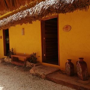 Suites De Piedra Y Colores En Chichen Itza Piste Exterior photo