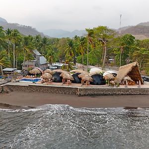 Almare Zonte - Beachfront Glamping Hotel El Zonte Exterior photo