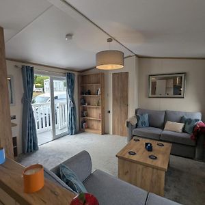 Spacious Comfortable Holiday Home With Unique Layout On 5 Star Shorefield Holiday Park Milford on Sea Exterior photo