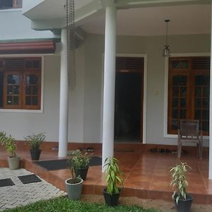 Venture Gate Homestay Kandy Exterior photo