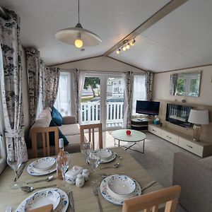 Lovely Bright And Airy Caravan On The 5 Star Shorefield Country Park Hotel Milford on Sea Exterior photo