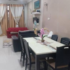 Reisya Homestay Kepala Batas  Exterior photo