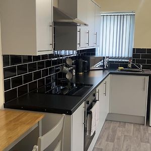 Brand New Luxury 1 & 2 Bed Apartments With Open Plan Kitchens & Diner , Free Wifi & Netflix Included Burton-upon-Trent Exterior photo