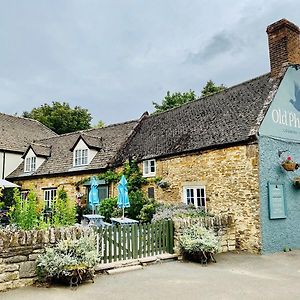 The Old Pheasant Hotel Glaston Exterior photo