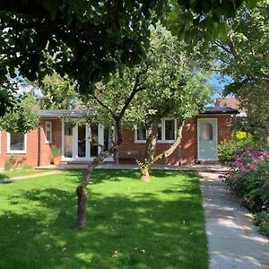 The Lodge - Self Contained Bungalow Wendover Exterior photo